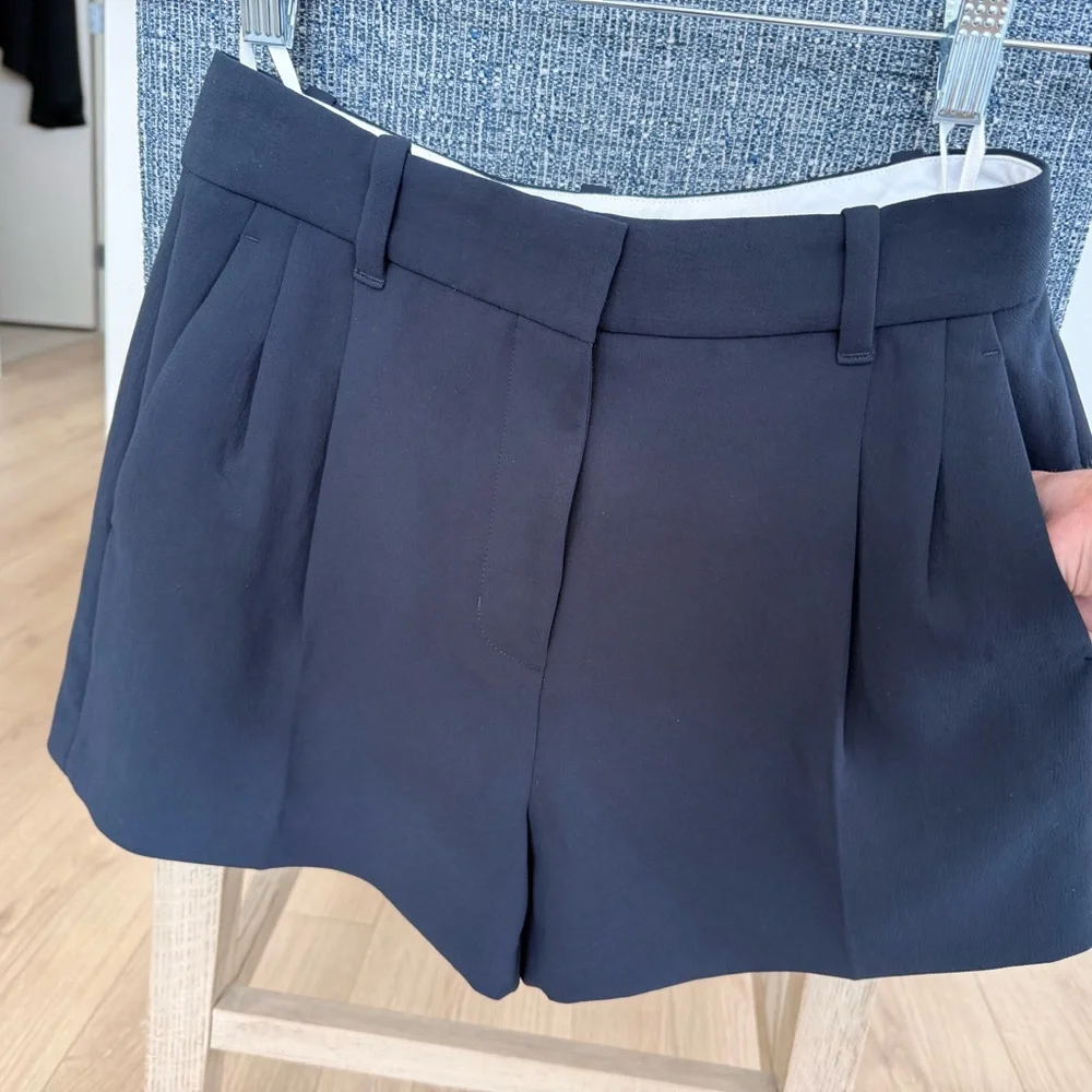 NWOT Aritzia Effortless Shorts - Mini Crepette | Size 2 - Picture 9 of 15